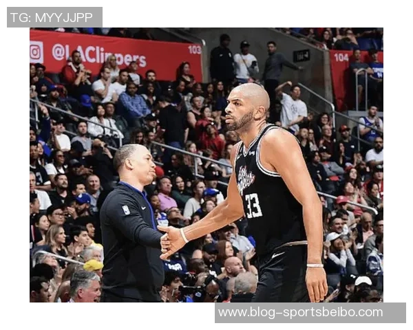 祖巴茨替补席处理脚踝伤势赛后走路一瘸一拐引发关注